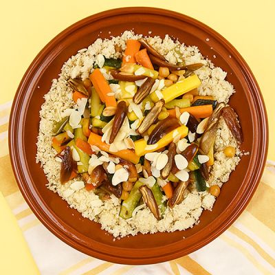 Fonio tajine met dadel en amandel